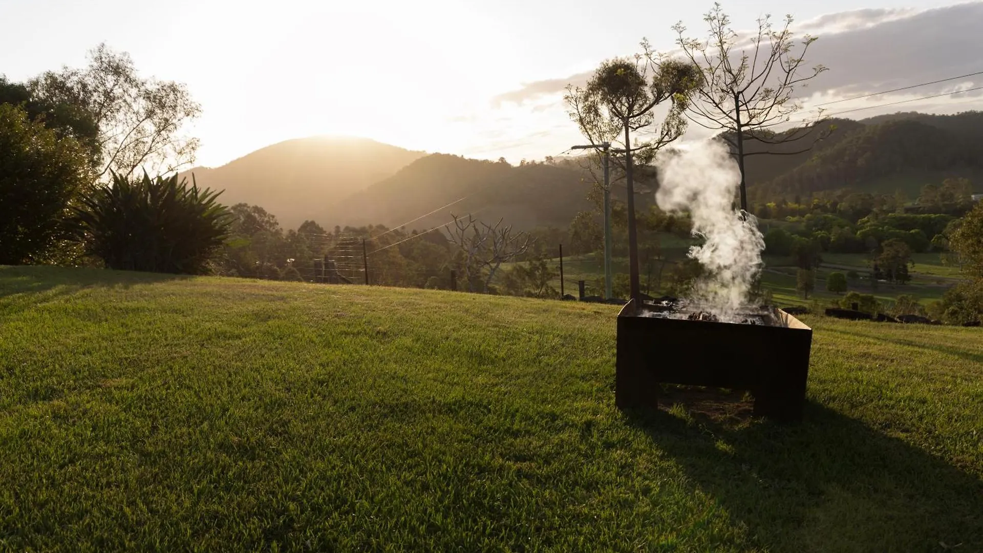 Brand New Tranquil Tiny Home On 60 Acres Near Kennilworth Feed Friendly Cows, Spectacular Views Obi Obi 0*,  澳大利亚