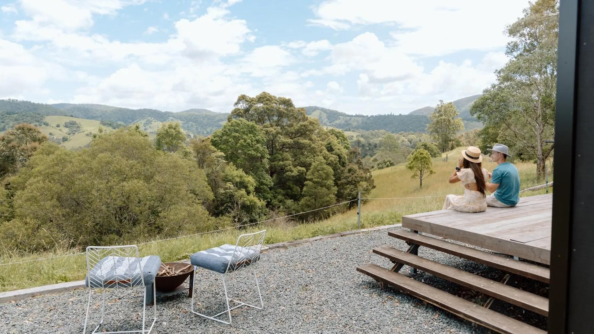 Brand New Tranquil Tiny Home On 60 Acres Near Kennilworth Feed Friendly Cows, Spectacular Views Obi Obi