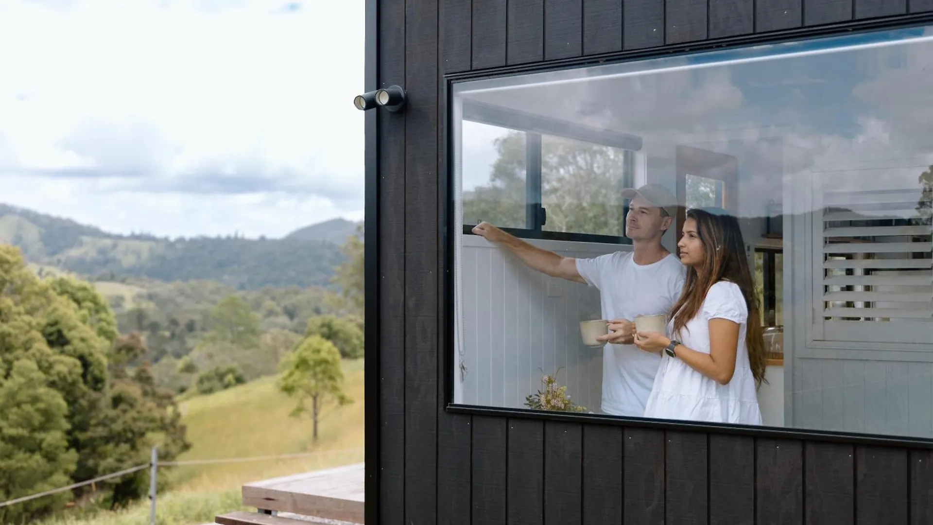 Brand New Tranquil Tiny Home On 60 Acres Near Kennilworth Feed Friendly Cows, Spectacular Views Obi Obi