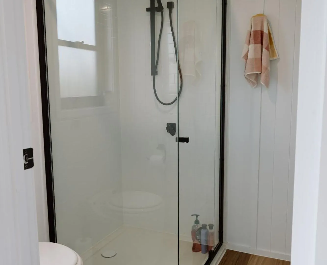 Brand New Tranquil Tiny Home On 60 Acres Near Kennilworth Feed Friendly Cows, Spectacular Views Obi Obi 0*,